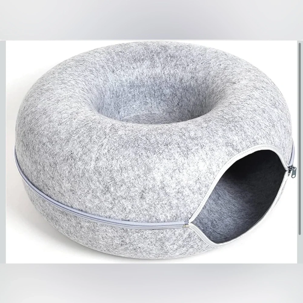 New Large Cat Tunnel Bed for Indoor Cats, Scratch Resistant Donut Cat Bed